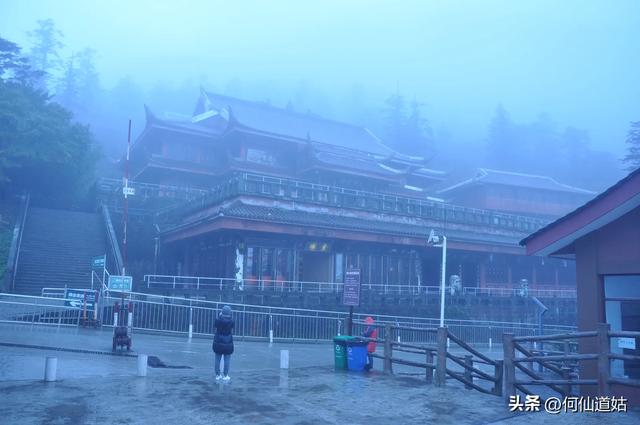 峨眉山旅游