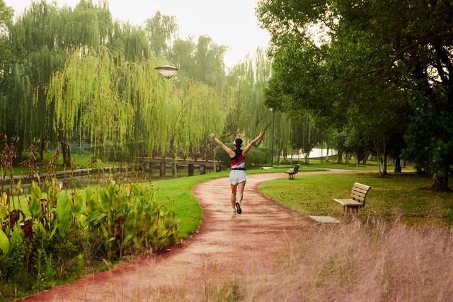 慢速跑者的逆袭：当"龟速"成为都市运动新时尚