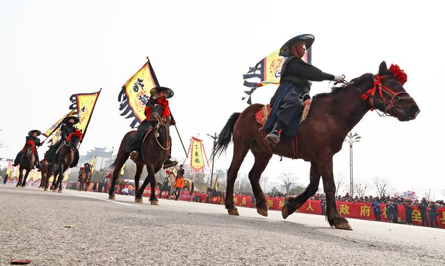 #运城头条#山西绛州：千年古州元宵节策马迎春乐翻天