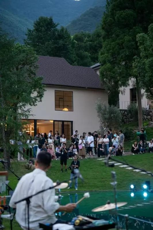 爆改民宿！这对“神仙眷侣”回天目山造了个“家”，还拿了德国设计金奖！