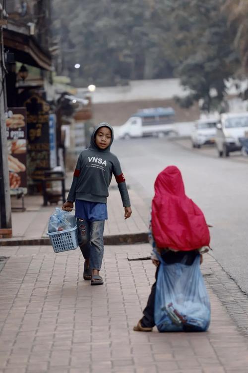 亚洲最穷国，落后中国30年，女性却惊人开放，很多土豪都想去定居