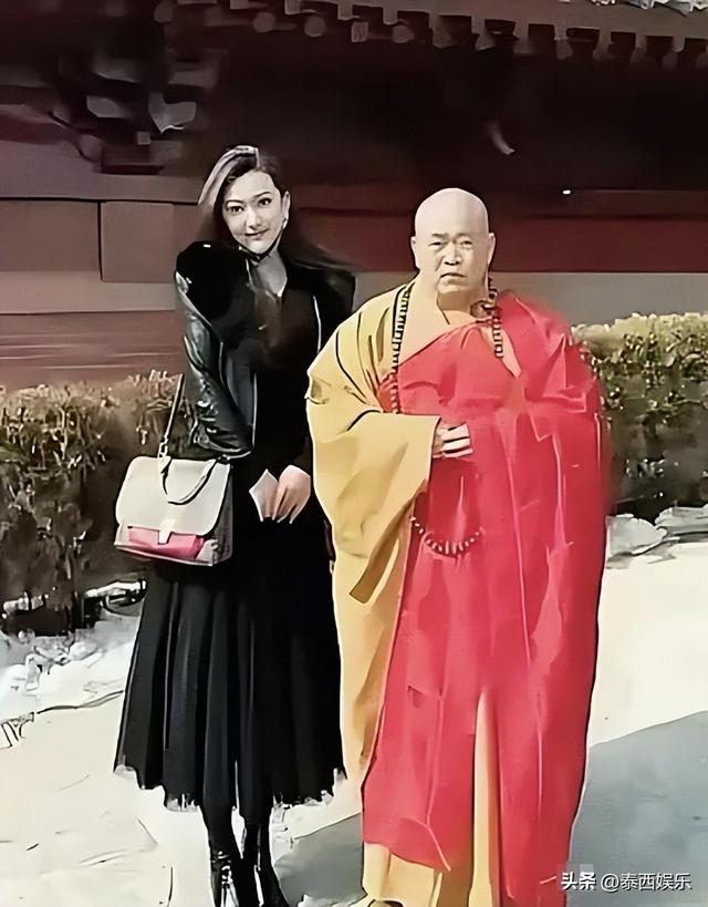 释永信与美女的同框，个个肤白貌美，10年前就曾被举报私生活混乱