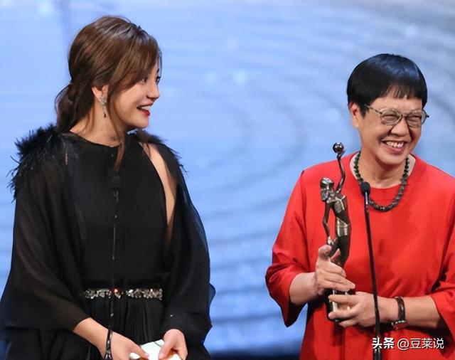 封杀四年，49岁赵薇突传消息，因胃癌去世传闻5个月前就真相大白