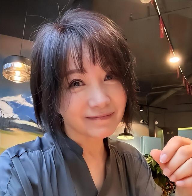 连上5次春晚，却和恩师同居怀孕被骗流产，如今56岁的她依然单身