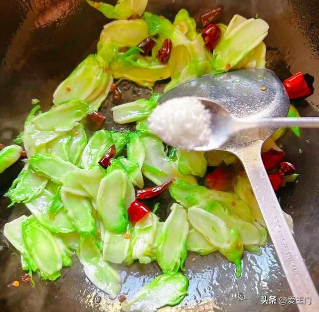 冬天，这菜使劲吃！一润肠、二提神醒脑、三强免疫，不懂吃可惜了