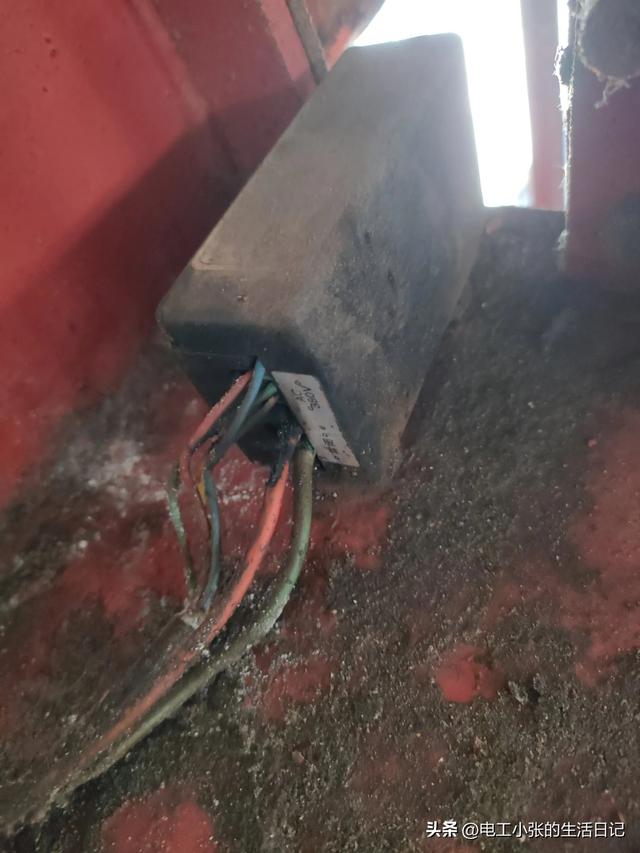 一台接触器没给电源却自动吸合，你肯定没有遇到过，赶紧进来看看
