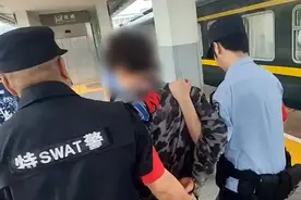 手机遭遇“短信轰炸” 警方揪出背后真凶图片