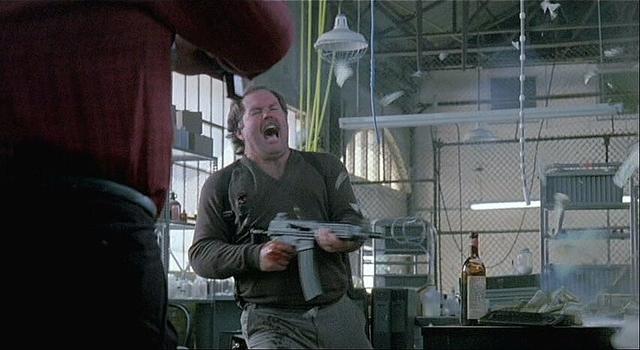 好莱坞的军火库：深度揭秘“机械战警”的武器选用与改装