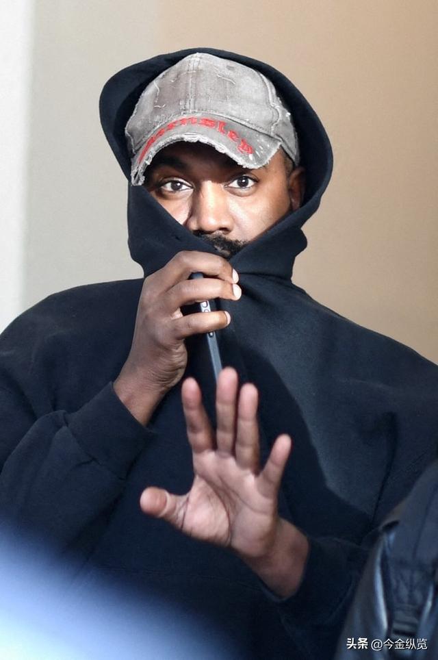 侃爷道歉又“变脸”：反犹言论引爆社会裂痕，把躁郁症成挡箭牌？