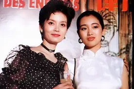 潘虹一脸凶相算不算顶级美女，看她与巩俐、林青霞合照你就有答案图片