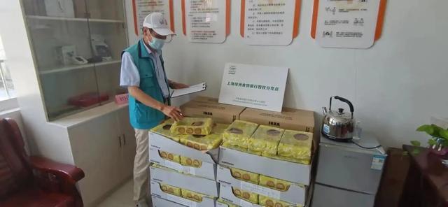 联邦停摆,使SNAP断供食品,银行遇抢购潮让千万家庭陷饥饿!