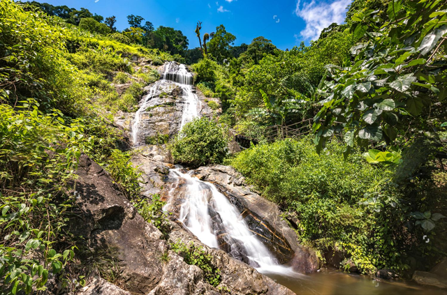 山上为什么会有流不完的水？是山顶一直在下雨吗？