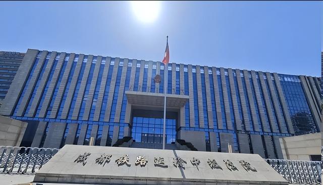 地铁诬陷案二审结束不到24小时，当事人再发声，被告两女彻底社死