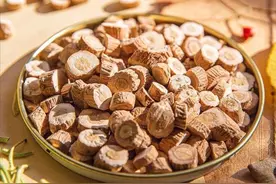 一味奇妙的中药，是治带状疱疹、湿疹、扁桃体炎的良药，用对有效图片