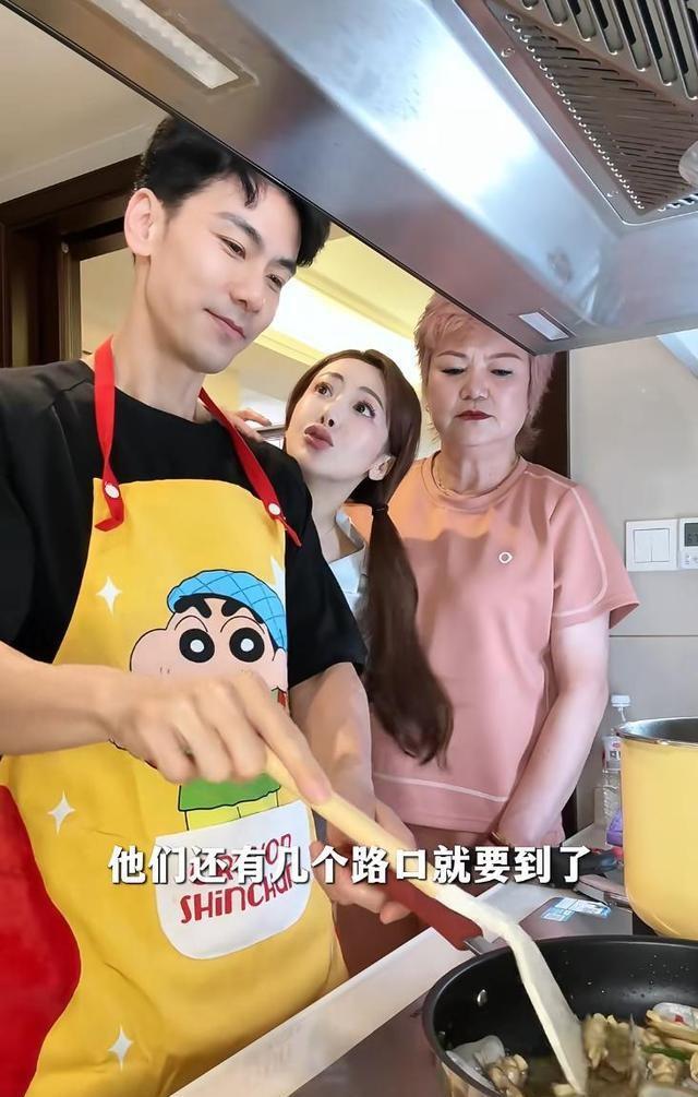 50岁陈紫函晒新家别墅，一家三口从北京搬到了杭州，请朋友来暖房