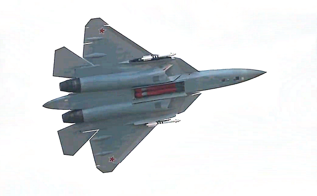 弹舱尺寸不比歼20小	，保密了15年之后，苏-57终于敞开了“胸膛”