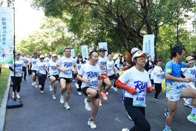 南头街道南联社区举办迷你马拉松，展示双界河生态美景