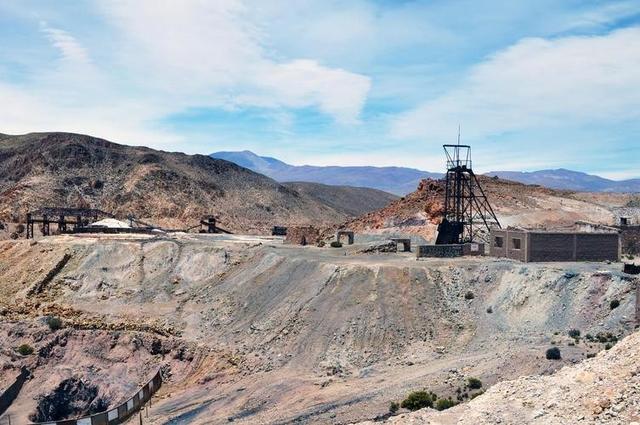 对华合约全部撕毁！中国又一伙伴背后捅刀子，骗走了20亿倒向美国