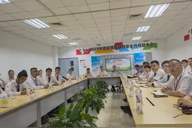 市场监管走进食品工厂把“安全关”图片