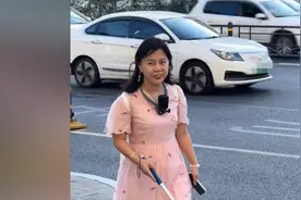 眼睛和正常人一样却是盲人？网红黄博士被人质疑：像骗人同情的图片