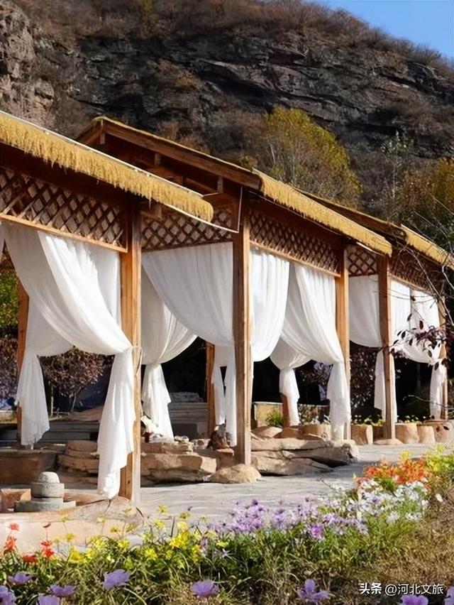 赏丹霞、沐温泉！承德唐家湾这处温泉，承包你秋日的双倍快乐