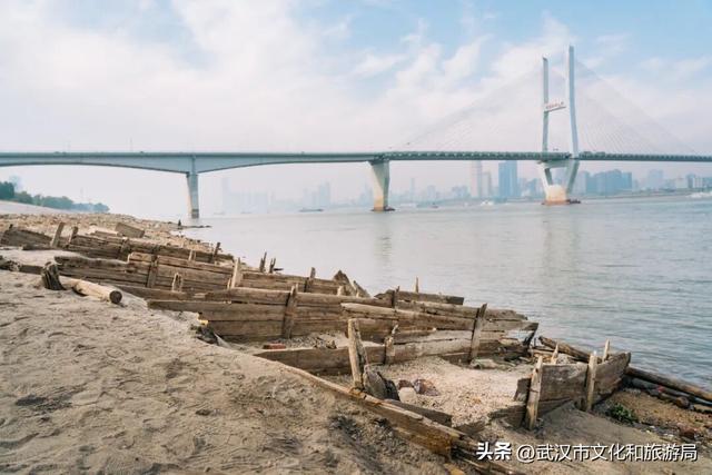 长江水位下降，武汉的秘密藏不住了！
