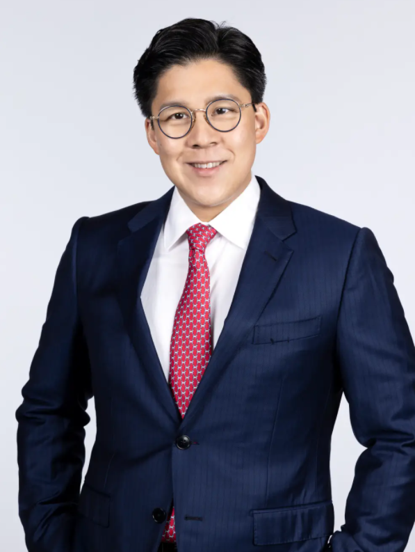 三连升！霍启刚官宣喜讯，新身份给郭晶晶长脸，让李嘉诚不敢吭声