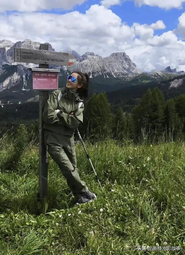 章泽天意大利徒步，状态惊人似女大