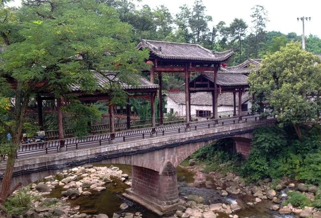 成都10大避暑古镇，溪河玩水泛舟、打水仗、捉虾网鱼…1天打来回