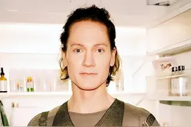 狂砸10亿，跟儿子“换血”的美国富豪，成为世界首位返老还童的人图片