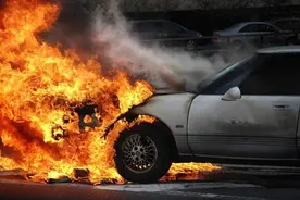 为什么很多人不买车损险？难道车损险一无是处？买了也是白买？图片