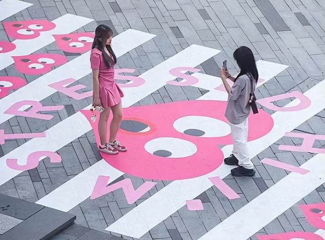 拒绝按部就班	，警惕“不在场”感，找回主体性才是摆脱无聊的关键