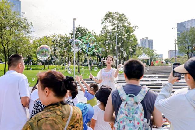2025如虹嘉年华“动感”正燃！深圳虹桥公园成双节假期热门打卡地