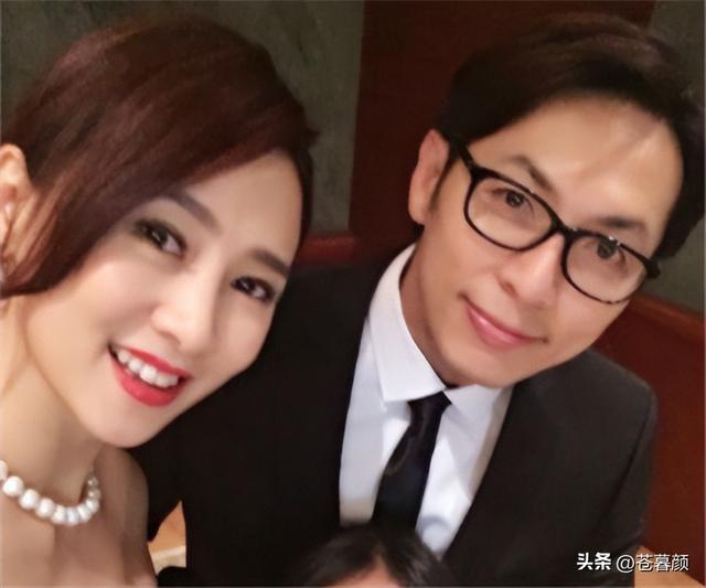 她出身清华大学，因拍三级片与父母决裂，如今再不让女儿进娱乐圈