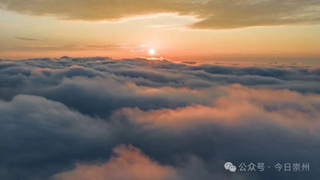 日出 + 云海 + 雪山，今天的崇州主打一个美！