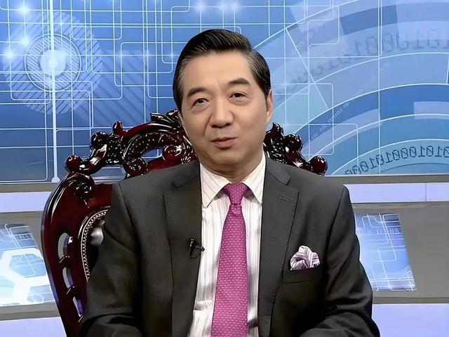 又让张召忠说中了？东拼西凑550亿建的2艘航母，如今彻底成为累赘