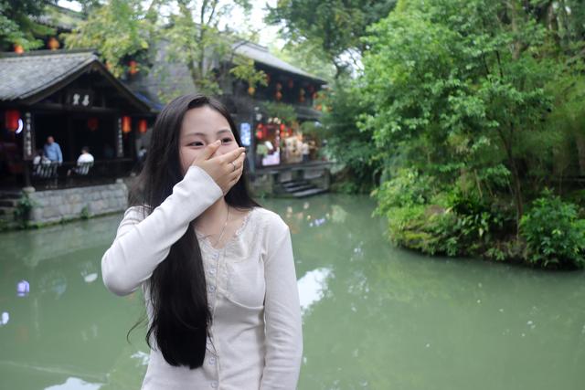 在成都小巧玲珑的锦里遇到个有小巧玲珑心思的小巧玲珑的姑娘