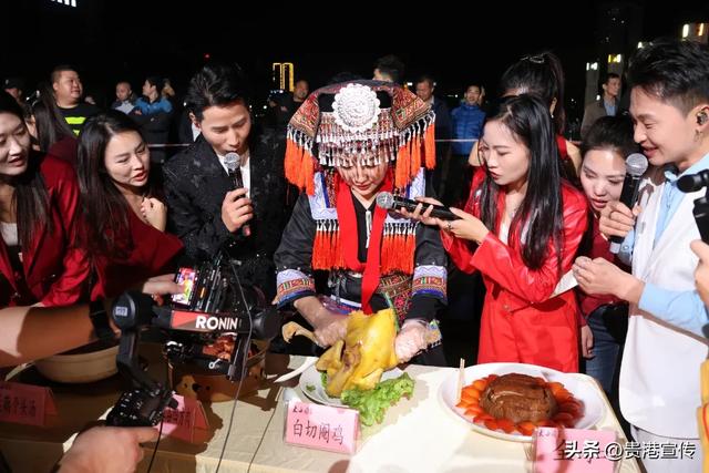 百万粉丝博主唱游贵港！你在现场吗？直播荷城圈粉全国