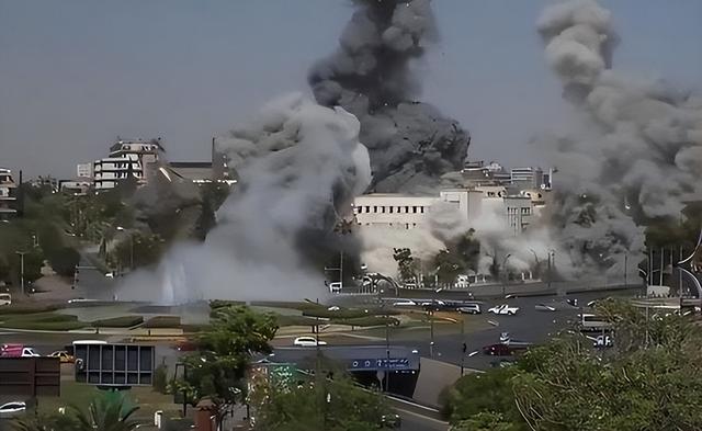 8个师一夜之间撤干净，700人阵亡，以军空投，叙利亚被朱拉尼分裂