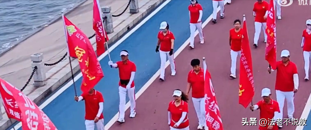 辽宁暴走团阻碍3辆救援车通行，警方回应，央媒：这不是素质问题