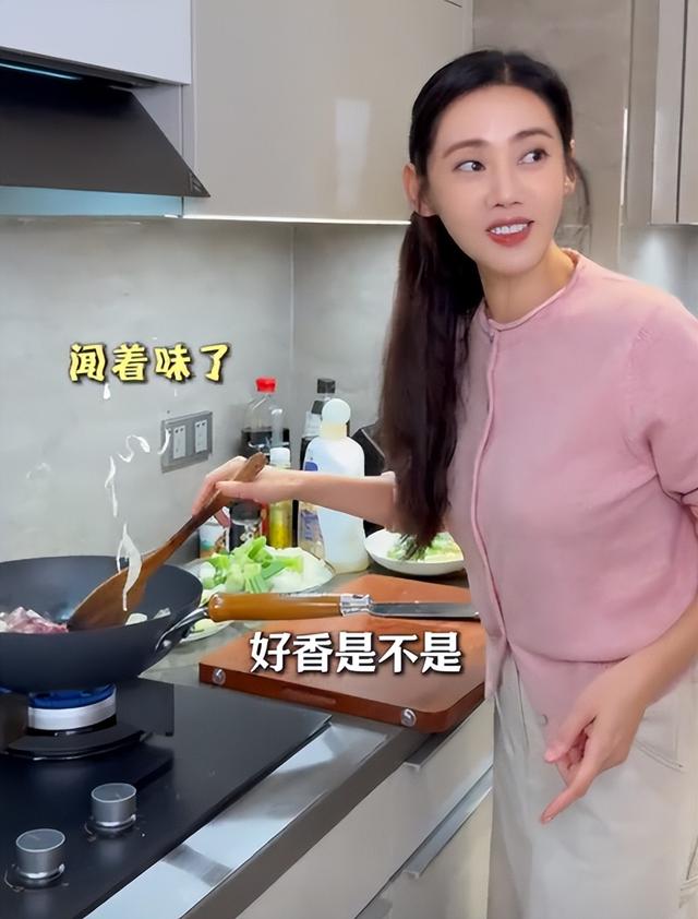于晓光也没想到，全智贤塌房仅3天，秋瓷炫竟因一个举动口碑暴涨