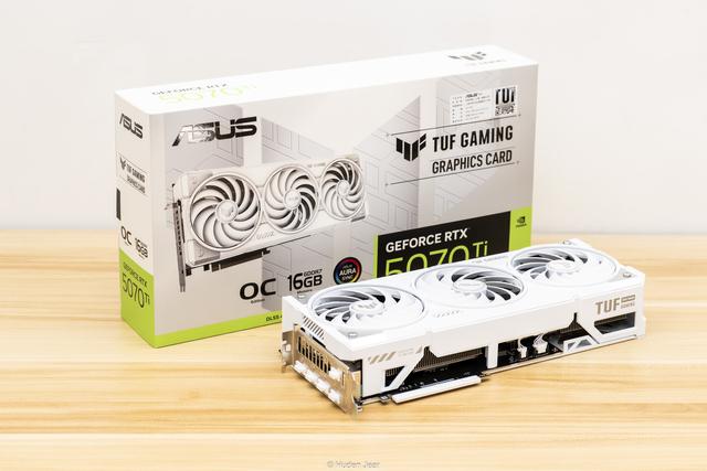 极地坚冰！华硕TUF RTX 5070Ti O16G白色游戏实测
