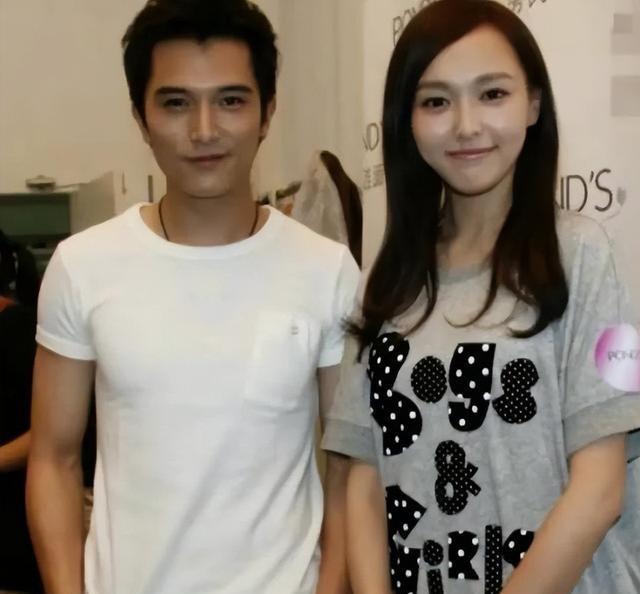 离婚传闻仅2天，罗晋父亲不幸去世，唐嫣的“无动于衷”有答案了