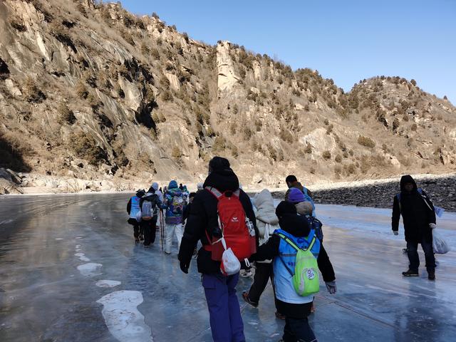 团团活力圈丨21.94公斤，徒步踩冰“包场”捡垃圾，满足~