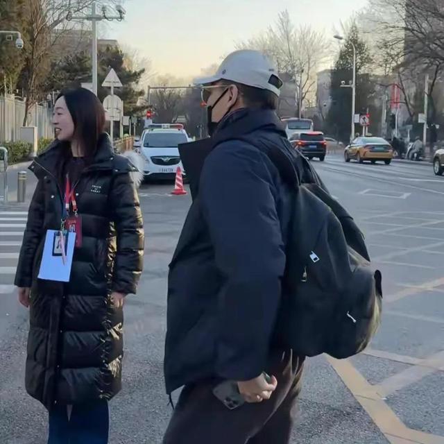 离春节不到2个月	，52岁辛柏青高调官宣喜讯，朱媛媛总算能安心了