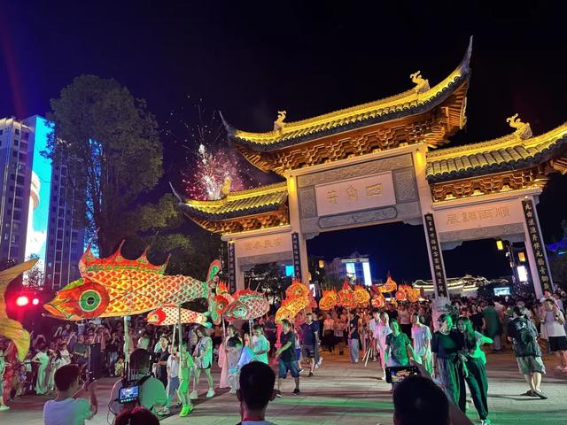 连城：非遗机甲共舞山城 文旅盛宴点燃双节