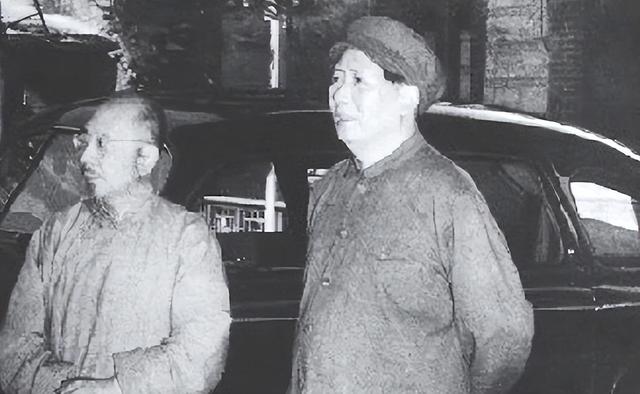 《沁园春·雪》发表，无人超越，一才女填词，毛主席惊：拜受了