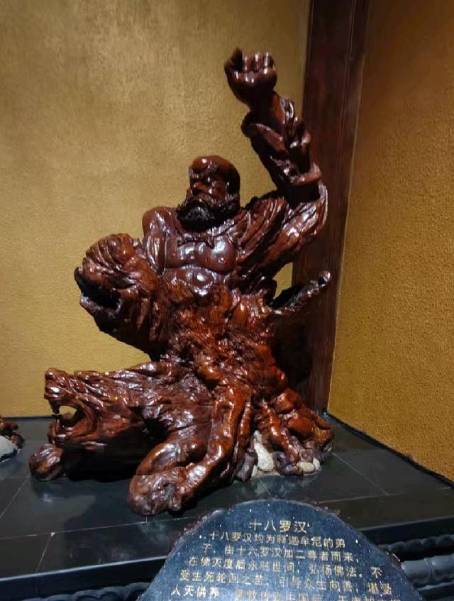 参观根宫佛国博物馆