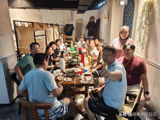 兄妹7人旅游的故事笫二集《用河南豫菜招待4个妹妹和一个兄弟》