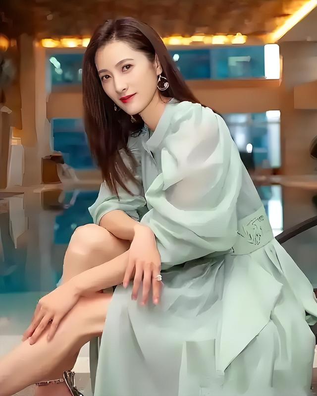 长得千娇百媚，奈何有个糙汉名，这5位被名字拖累的女星，太可惜​